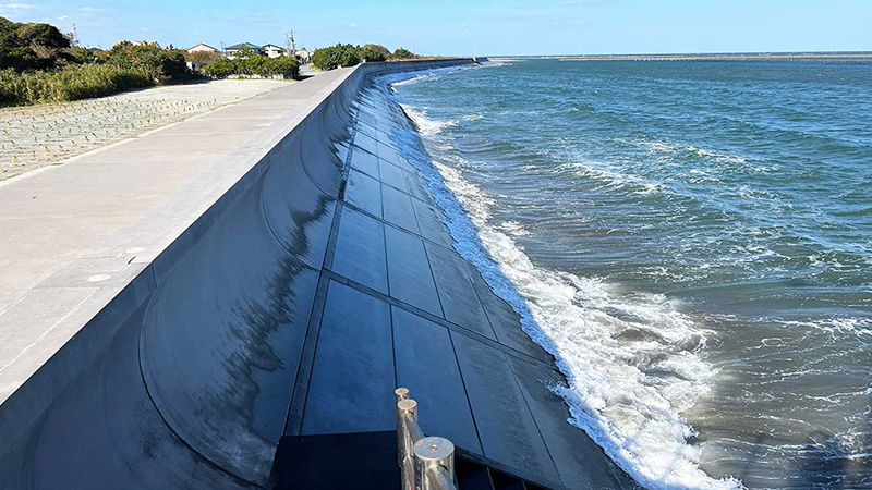 プレキャスト波返工 プレキャスト被覆工 設置後の様子