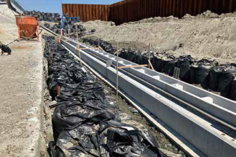 クレーバベース 高潮堤防用 設置後の様子