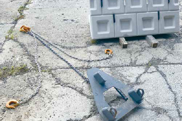 堤脚保護ブロック 製品と吊金具