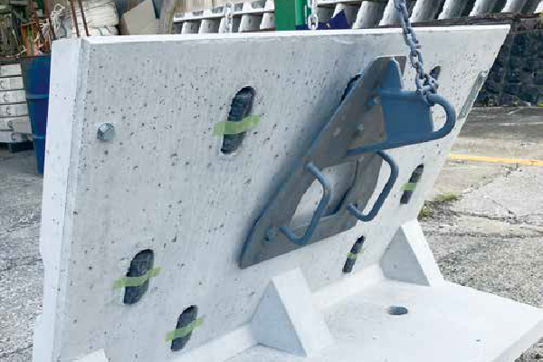 堤脚保護ブロック 背面吊状況 連結プレート 吸出し防止剤 設置状況