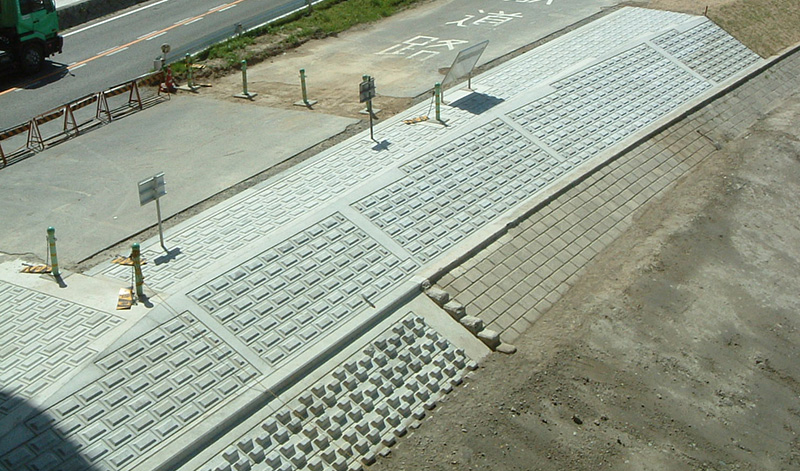 法覆工 凸型ブロック