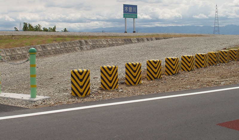 境界杭・距離標・車止工用製品 車止めD