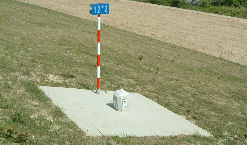 境界杭・距離標・車止工用製品 距離杭